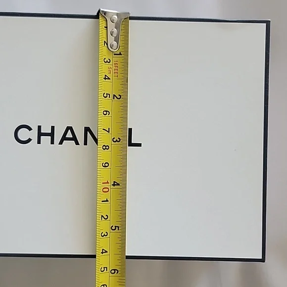 CHANEL Elegant White Box with Black Dust Bag - Picture 5 of 8
